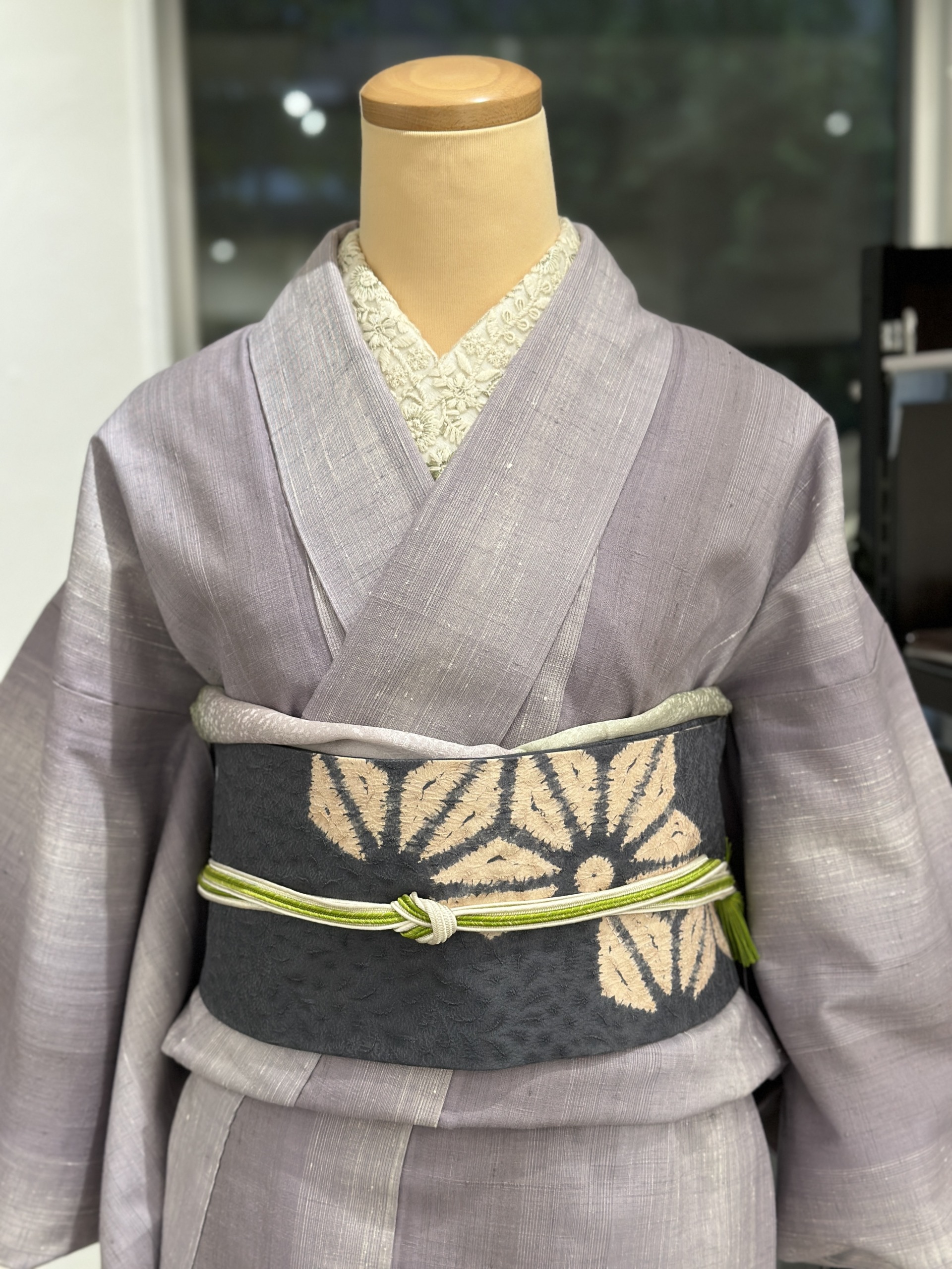 398 こげ茶 紬を絞り、大胆な麻の葉柄に 名古屋帯 正絹 - 女性和服、着物